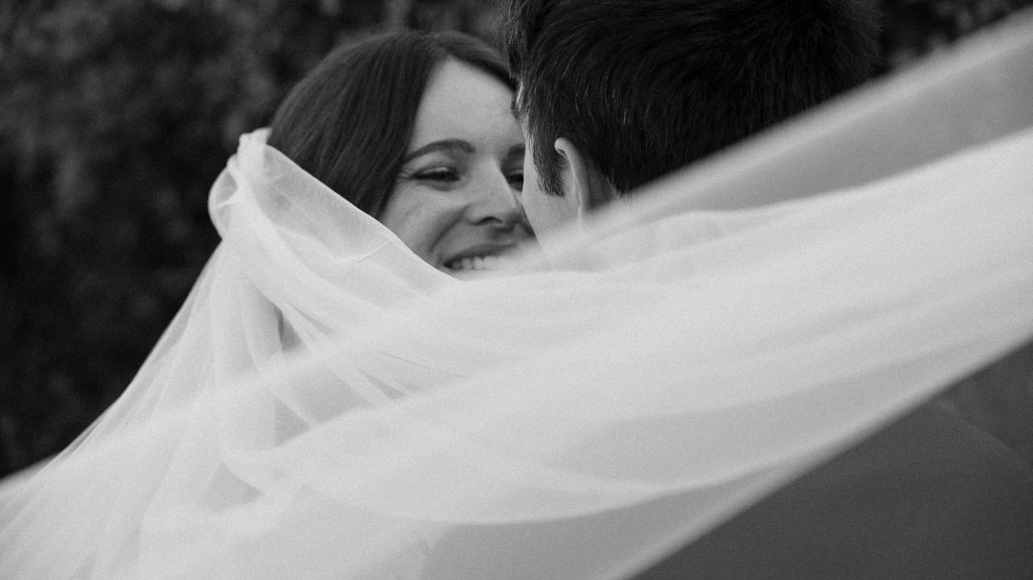 Premier baiser sous le voile